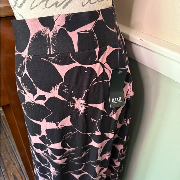 a.n.a Black and Tan Trumpet Maxi Skirt‼️FINAL SALE Price - Picture 2 of 6